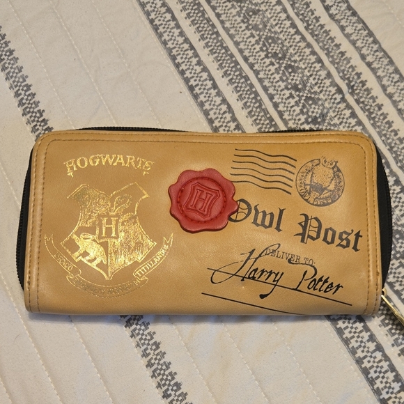 Warner Bros. Handbags - Warner Bros. Hogwarts Owl Post Wallet